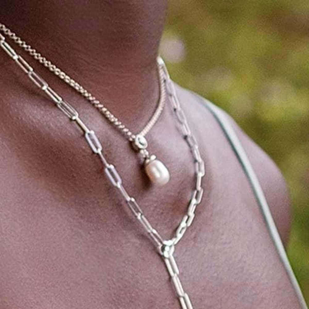 Grace & Heart Plaza Necklace - Picture 4 of 4
